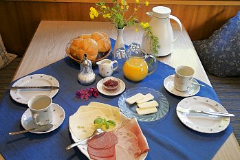 Unser Frühstück wird Ihnen serviert.