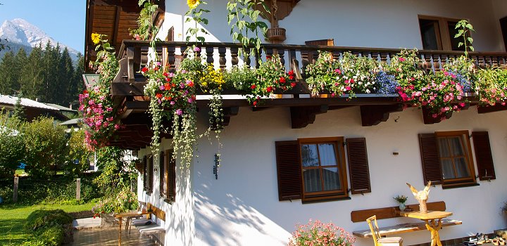 Zimmerbeispiel für das Gästehaus Nestle in Schönau am Königssee mit schönen Gästezimmern